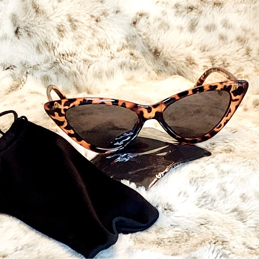 CAT EYE  Retro look Sunglasses